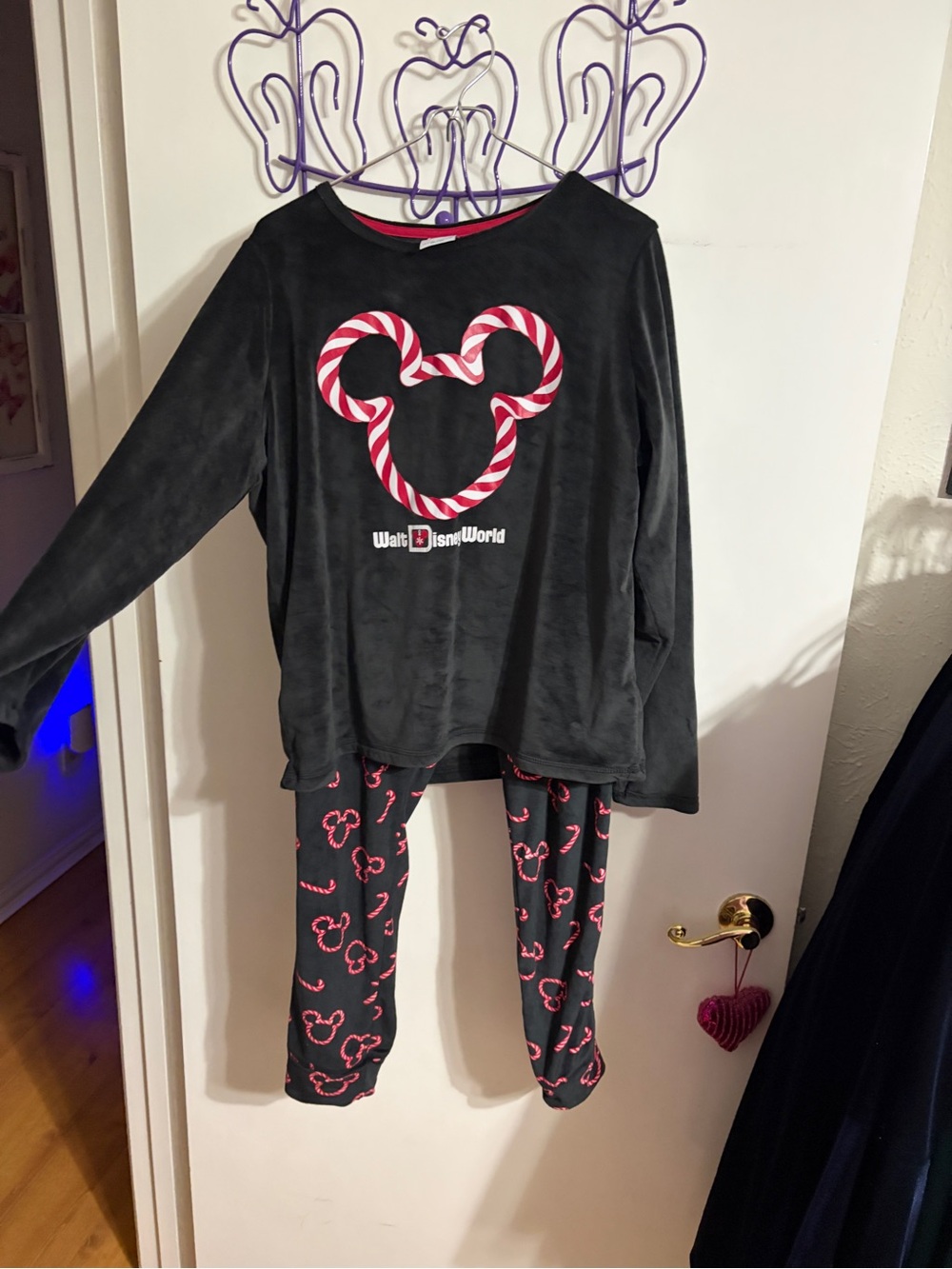 💜 Large Walt Disney World Black and Red Candy Cane Mickey Pajama Set